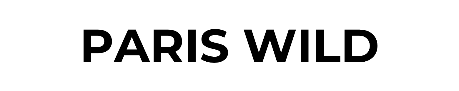 “Logo d’un média de mode contemporain proposant des sélections de vêtements et looks féminins, alliant marques accessibles et luxe, avec une vision inclusive du style et du corps. Plateforme éditoriale dédiée à la mode, à l’expression personnelle et à la confiance en soi à travers le vêtement.