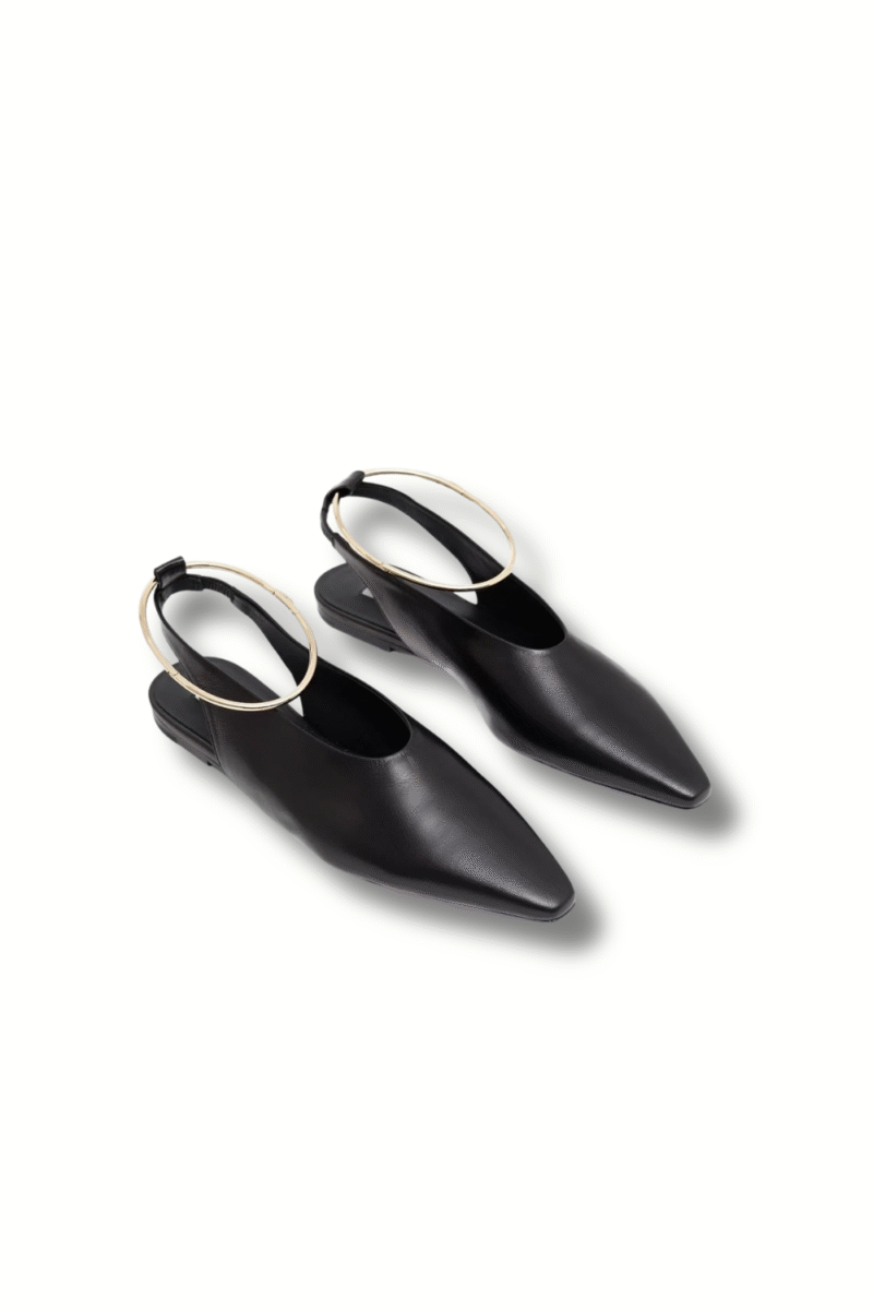 Ballerines noires Jil Sander en cuir avec bijoux dorés et bride cheville élégante pour look chic femme minimaliste